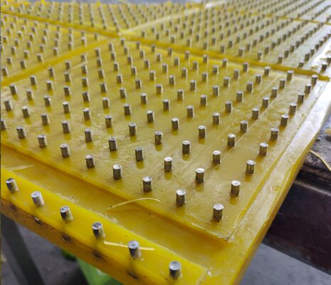 Tavolo rotativo giallo Materiale PU Anti-slip Mat Design resistente all'usura Rispetto ai requisiti ISO 9001 Ideale per l'uso pesante